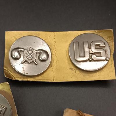 VINTAGE MILITARY PINS