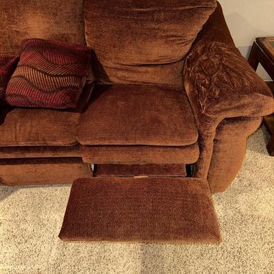 LIKE NEW LA Z BOY LAZY BOY DOUBLE RECLINING COMFY SOFA