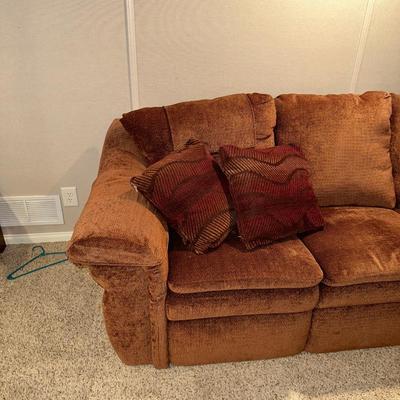 LIKE NEW LA Z BOY LAZY BOY DOUBLE RECLINING COMFY SOFA