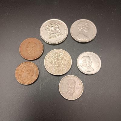 FOREIGN COINS, STATE COMMEMORATIVE MEDALLIONS AND LARGE BRASS LONDON BRIDGE SOUVENIR