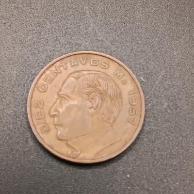 FOREIGN COINS, STATE COMMEMORATIVE MEDALLIONS AND LARGE BRASS LONDON BRIDGE SOUVENIR