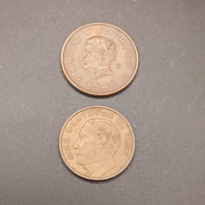 FOREIGN COINS, STATE COMMEMORATIVE MEDALLIONS AND LARGE BRASS LONDON BRIDGE SOUVENIR