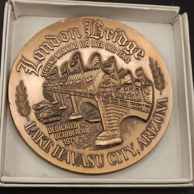 FOREIGN COINS, STATE COMMEMORATIVE MEDALLIONS AND LARGE BRASS LONDON BRIDGE SOUVENIR