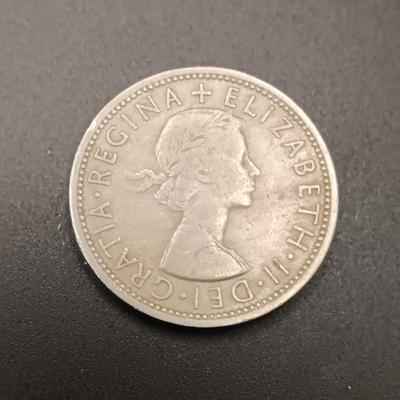 FOREIGN COINS, STATE COMMEMORATIVE MEDALLIONS AND LARGE BRASS LONDON BRIDGE SOUVENIR