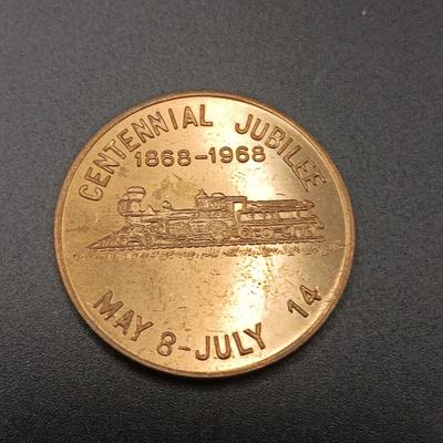 FOREIGN COINS, STATE COMMEMORATIVE MEDALLIONS AND LARGE BRASS LONDON BRIDGE SOUVENIR