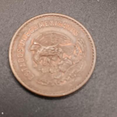 FOREIGN COINS, STATE COMMEMORATIVE MEDALLIONS AND LARGE BRASS LONDON BRIDGE SOUVENIR