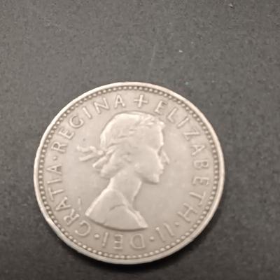 FOREIGN COINS, STATE COMMEMORATIVE MEDALLIONS AND LARGE BRASS LONDON BRIDGE SOUVENIR