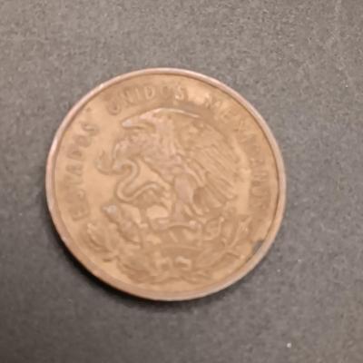 FOREIGN COINS, STATE COMMEMORATIVE MEDALLIONS AND LARGE BRASS LONDON BRIDGE SOUVENIR