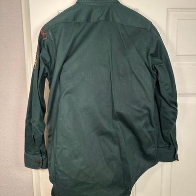 1950'S BOY SCOUTS OF AMERICA UNIFORM WITH SASH AND MANY PATCHES