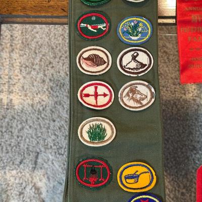 1950'S BOY SCOUTS OF AMERICA UNIFORM WITH SASH AND MANY PATCHES