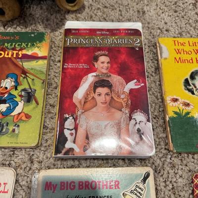 CHILDREN'S VINTAGE BOOKS AND AN ANIMATED PLUSH DOG