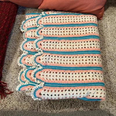 KNIT AND A SUPER SOFT THROWS PLUS 3 THROW PILLOWS