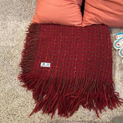 KNIT AND A SUPER SOFT THROWS PLUS 3 THROW PILLOWS