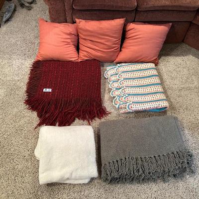 KNIT AND A SUPER SOFT THROWS PLUS 3 THROW PILLOWS