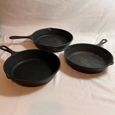 Three Lodge Cast Iron Pans (K-RG)
