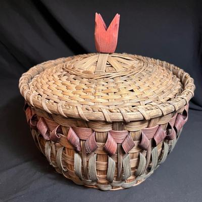 Signed Tulip Top Woven Basket (LR-RG)