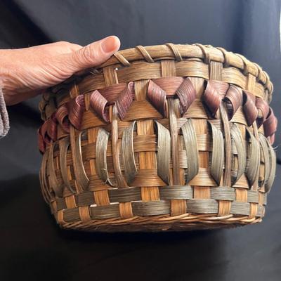 Signed Tulip Top Woven Basket (LR-RG)