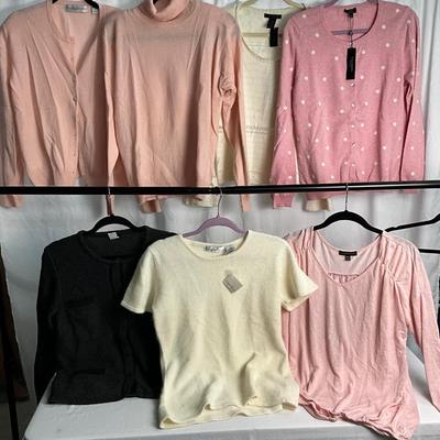Lot G 320 Polka Dots Sweater & Tops (Large)