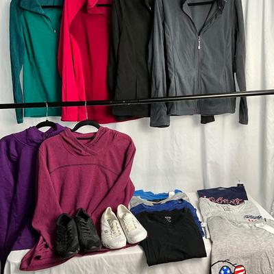 Lot E 333 Women’s Activewear Lot (XL)