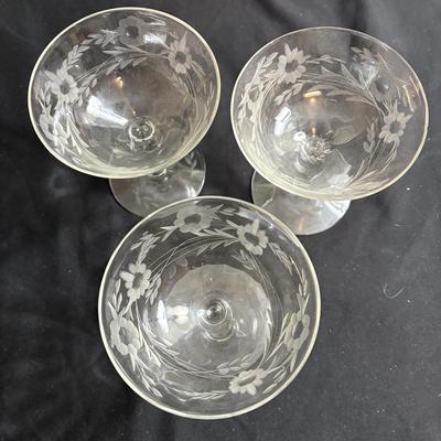 Pressed Glass Dinnerware (K-ES)