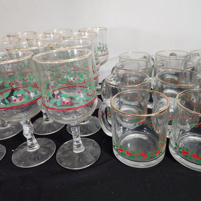 Lot of 24 Libby USA Christmas Holly 12 Glasses & 12 Mugs