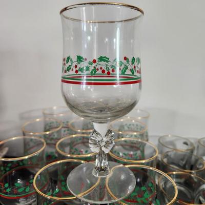 Lot of 24 Libby USA Christmas Holly 12 Glasses & 12 Mugs