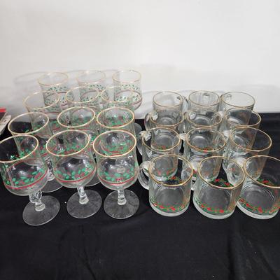 Lot of 24 Libby USA Christmas Holly 12 Glasses & 12 Mugs