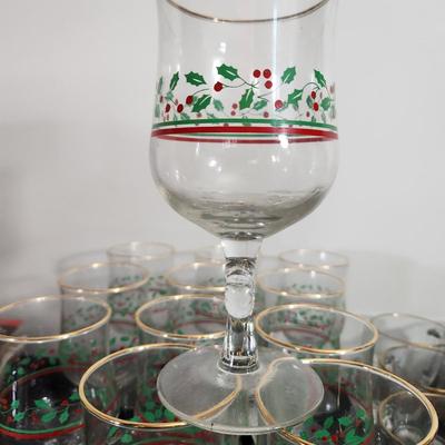 Lot of 24 Libby USA Christmas Holly 12 Glasses & 12 Mugs