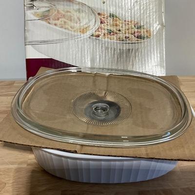NIB Corningware French White, 2 1/2qt