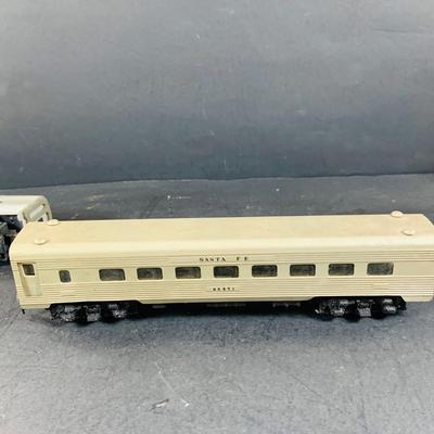 LOT 736: Lot of (4) Santa Fe Silver Passenger Cars