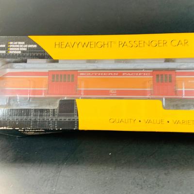 LOT 737: K-Line O Scale Passenger Cars In Boxes Including Aluminum Pennsylvania Baggage 7461, and Washington View Observation Car K...