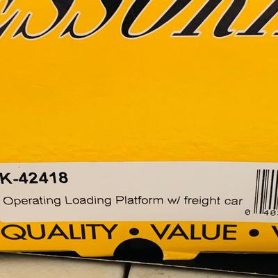 LOT 738: K-Line Action Accessory - K-Lineville Freight Depot Operating Loading Platform with Freight Car