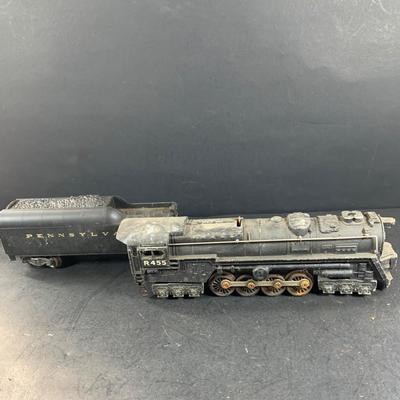 LOT 739: Lionel Postwar O Gague R495 Pennsylvania Locomotive and Tender