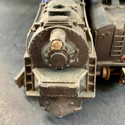 LOT 739: Lionel Postwar O Gague R495 Pennsylvania Locomotive and Tender