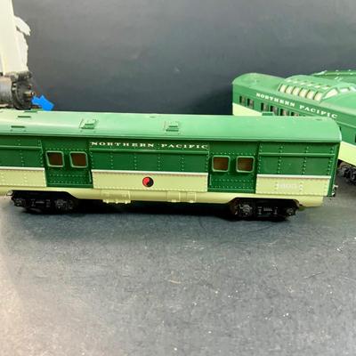 LOT 742: Set of 5 Lionel Northern Pacific O/27 Gage Passenger Cars