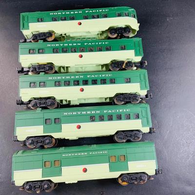 LOT 742: Set of 5 Lionel Northern Pacific O/27 Gage Passenger Cars