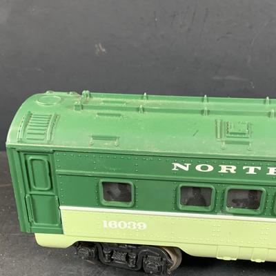 LOT 742: Set of 5 Lionel Northern Pacific O/27 Gage Passenger Cars