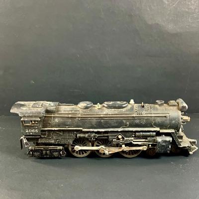 LOT743:Vintage Lionel Steam O GagePost War Locomotive 2065 and Tinder
