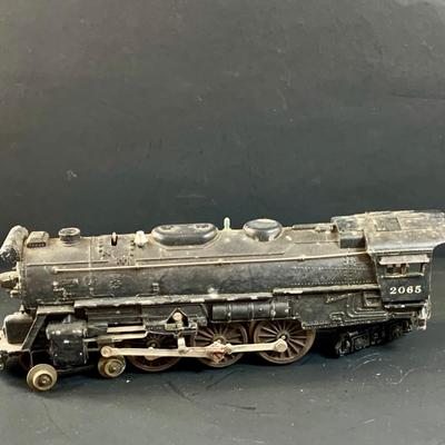 LOT743:Vintage Lionel Steam O GagePost War Locomotive 2065 and Tinder