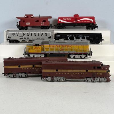 LOT 748: Athearn Genesis HO Union Pacific #2047, Pennsylvania Maroon Locomotive 9506-A and Train Car 9506-B along with Various Train Cars