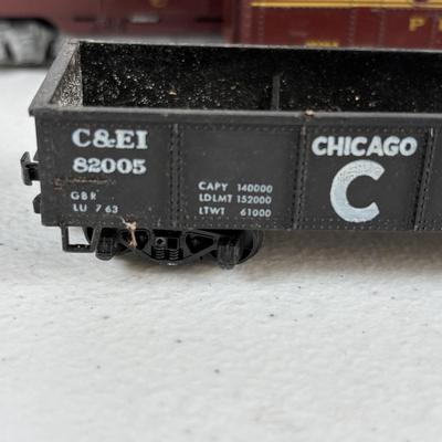 LOT 748: Athearn Genesis HO Union Pacific #2047, Pennsylvania Maroon Locomotive 9506-A and Train Car 9506-B along with Various Train Cars