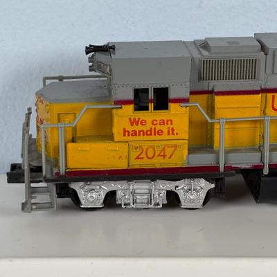 LOT 748: Athearn Genesis HO Union Pacific #2047, Pennsylvania Maroon Locomotive 9506-A and Train Car 9506-B along with Various Train Cars