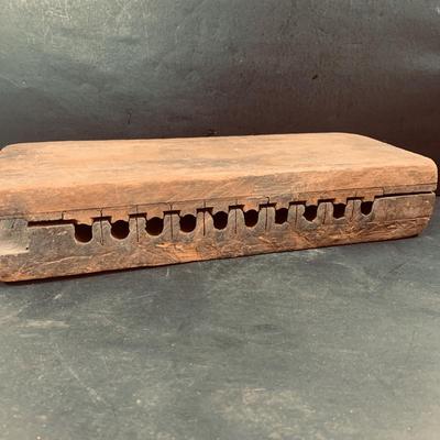 LOT 522: Vintage Durex Cigar Mold and Tin Cigar Case