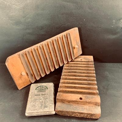 LOT 522: Vintage Durex Cigar Mold and Tin Cigar Case