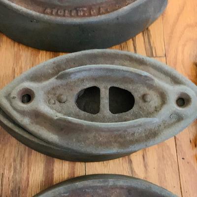 LOT525: Vintage/Antique Cast Iron Irons with Wood Handles