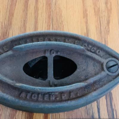 LOT525: Vintage/Antique Cast Iron Irons with Wood Handles