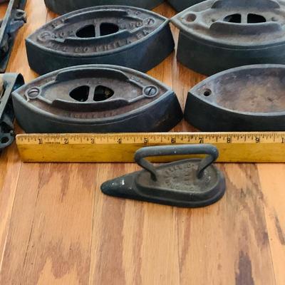 LOT525: Vintage/Antique Cast Iron Irons with Wood Handles