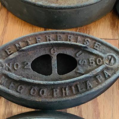 LOT525: Vintage/Antique Cast Iron Irons with Wood Handles