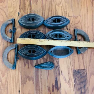 LOT525: Vintage/Antique Cast Iron Irons with Wood Handles