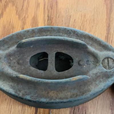 LOT525: Vintage/Antique Cast Iron Irons with Wood Handles